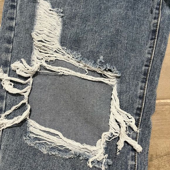 Pretty little things nwt distressed cropped denim jeans size 16 - Picture 3 of 7